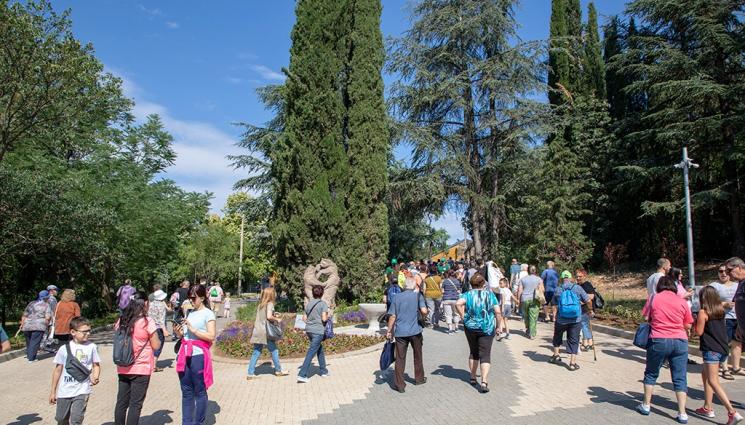 зоопарк стара загора - НАШЕСТВИЕ: Безплатен вход събра хиляди пред клетките в старозагорския зоопарк (СНИМКИ)