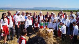 Жътварски песни огласиха старозагорското село Преславен За девети път местните