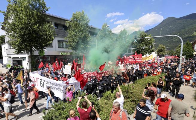 Протест срещу срещата на върха на Г-7 в Южна Германия