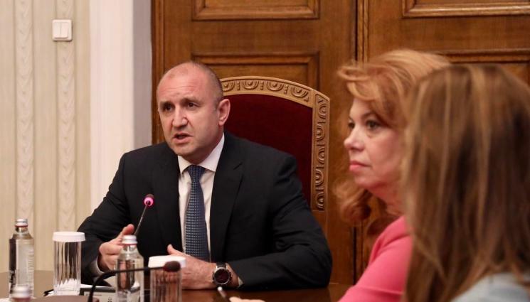 Радев ГЕРБ - FINITO: Радев отряза ПП и БСП за консултациите