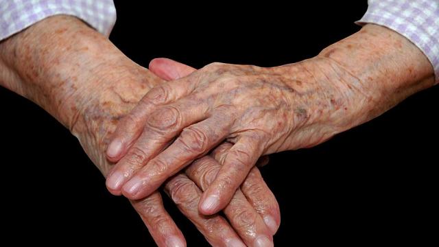 Уморен от безделие 100-годишен британец реши да се върне на работа (ВИДЕО)