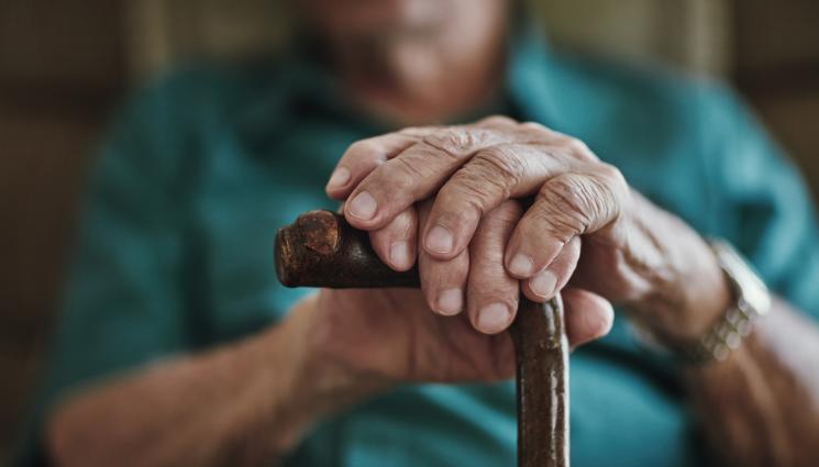 ръце - ВЪЗРАСТТА Е САМО ЧИСЛО: 100-годишен британец продължава да работи три дни седмично