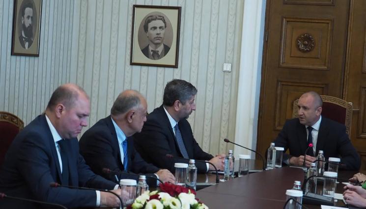 а - ПАЗАРЛЪЦИ ЗА ВЛАСТ: За ДБ важно да се състави кабинет с първия мандат (ВИДЕО и СНИМКИ)