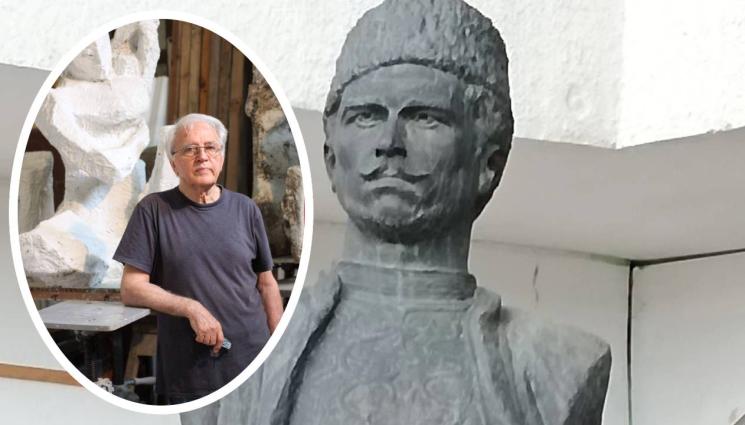 н - Старчев извая нов паметник на Кольо Знаменосеца