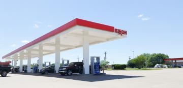 <p>Exxon Mobil бензиностанция</p>