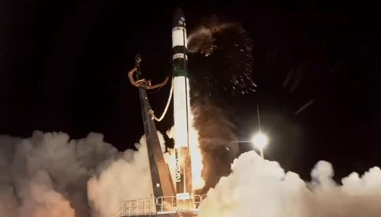 a - ЗНАКОВА МИСИЯ: НАСА изстреля спътник, по-голям от микровълнова фурна (ВИДЕО)