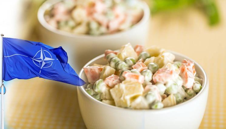 руска салата - ШОК И УЖАС НА СРЕЩАТА НА НАТО: Сервират руска салата в ресторант, обслужващ събитието