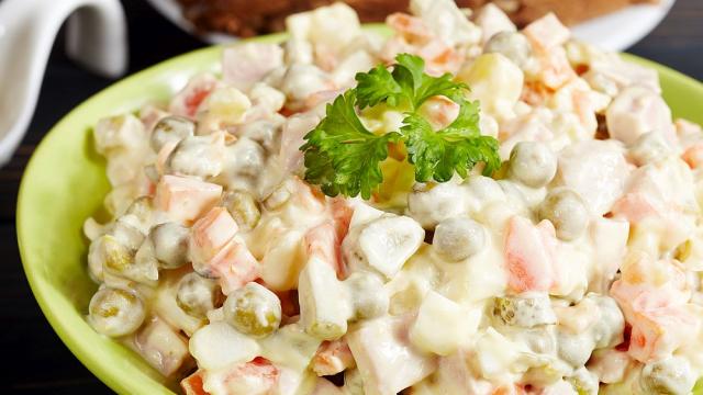 Reuters: Руска салата в менюто шокира участници в срещата на НАТО