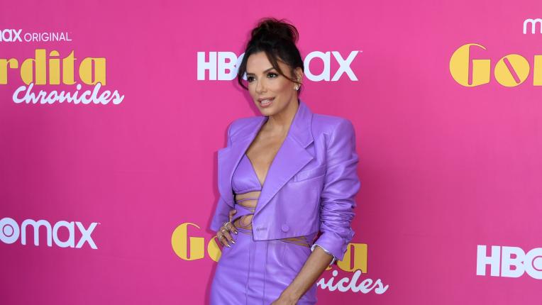  Ева Лонгория: секси в цвят виолетов 