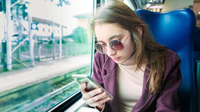 Лекар: Свалете слънчевите очила в метрото