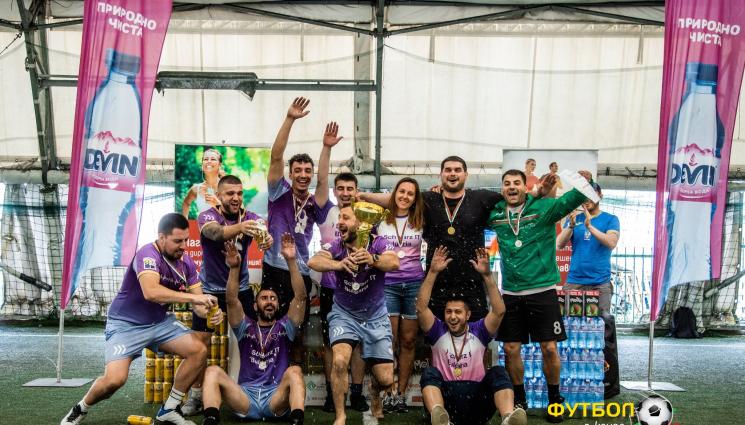 Футбол с кауза - Аматьори събраха близо 20 000 лв за деца в нужда! Късметлии спечелиха топка с подпис от Григор Димитров и фланелки и топки с автографи от Левски, ЦСКА и останалите водещи клубове у нас