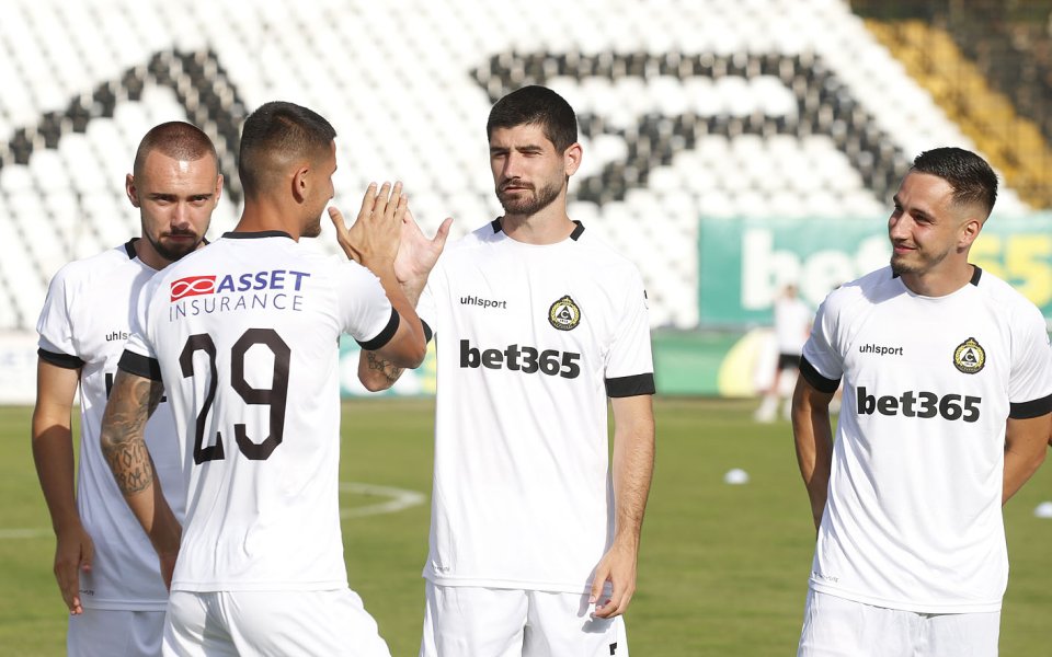 Славия победи с 3:0 у дома Спортист Своге в последната