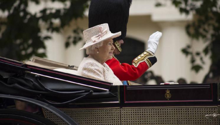 елизабет - ЗА ПЪРВИ ПЪТ ОТ 10 ГОДИНИ: Бъкингамският дворец намалява важни задължения на Елизабет II