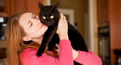 Жена и котка