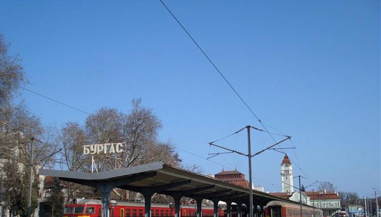 жп гара Бургас - Паника на жп гарата в Бургас! Изтичане на газ от цистерна вдигна на крак пожарната