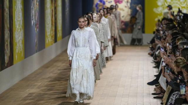 Dior направи фолклорен завой на Седмицата на висшата мода в Париж (СНИМКИ)