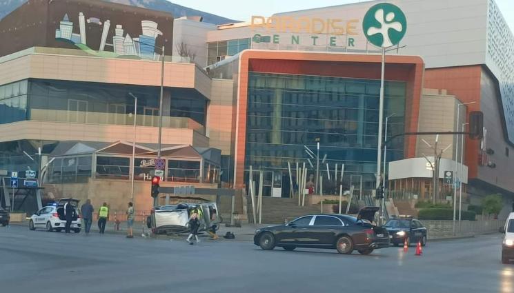 а - МЕЛЕ В СТОЛИЦАТА: Зрелищна катастрофа до лобното място на Милен Цветков (СНИМКИ)