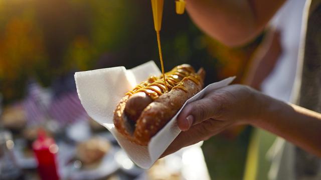 Американец спечели петнадесета титла за бързо ядене на хотдог (ВИДЕО)