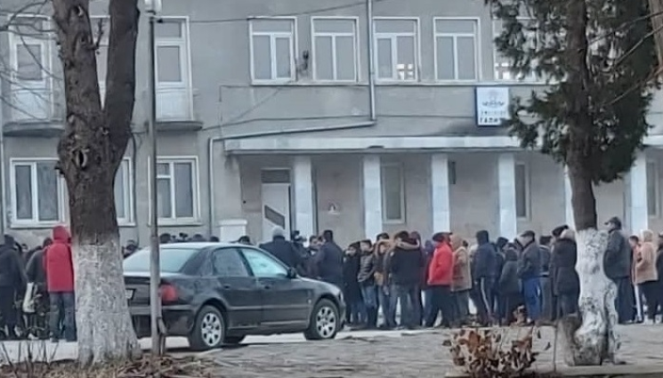 протест - ТОРМОЗ БЕЗ КРАЙ: Жителите на Галиче настояват за изселване на биячите