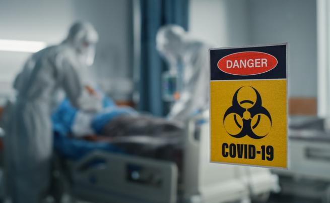 Инфекционистът от ВМА д-р Димитър Комитов: COVID-19 „сканира” и напада слабите ни места