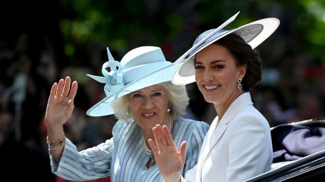 Кралски афери: Кейт Мидълтън снима Камила за корица на списание (СНИМКИ)