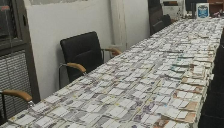 пари британски лири контрабанда - Митничарите прибраха половин милион британски лири