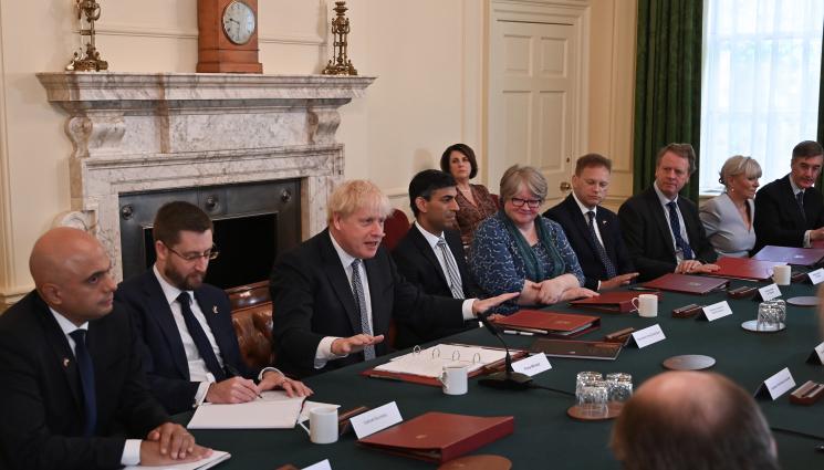 a - ФИНАЛЕН УДАР ЗА ДЖОНСЪН: Британските министри на финансите и здравеопазването подадоха оставки