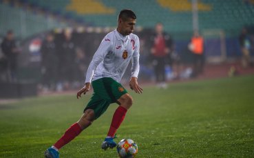 Българският защитник - Страхил Попов, дебютира със загуба за новия