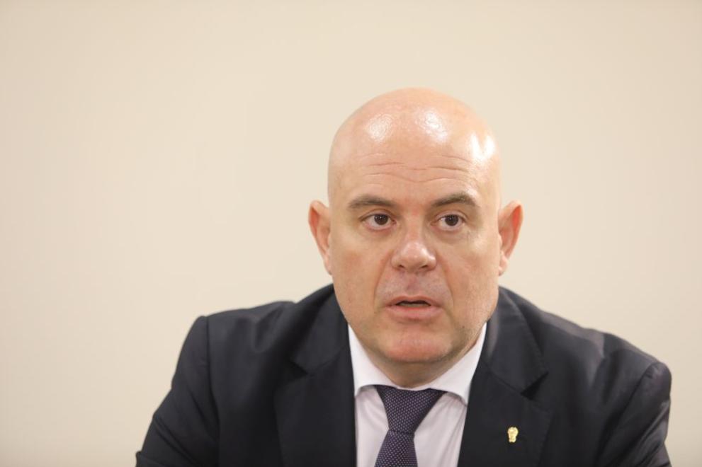 Главният прокурор Иван Гешев направи гневен коментар чрез личния си