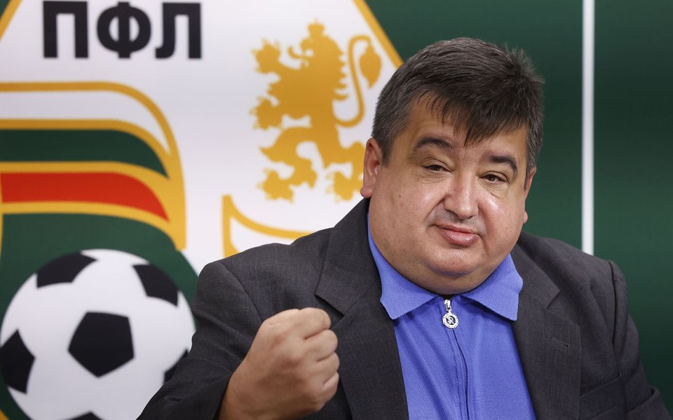Новият президент на ПФЛ Атанас Караиванов говори пред медиите след