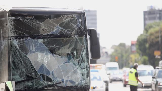 Снимки от зрелищна катастрофа с автобуси в София (ГАЛЕРИЯ)