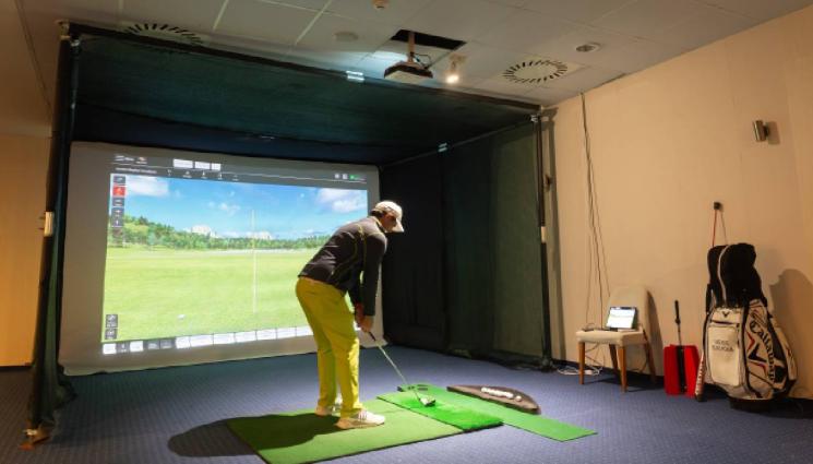 голф тренировка дигитален симулатор - ЗЛАТНО ВРЕМЕ: Голфъри тренират с  дигитален симулатор
