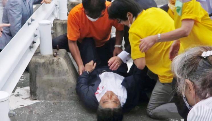 абе - СЛЕД ПОКУШЕНИЕТО: Шиндзо Абе почина (ВИДЕО)