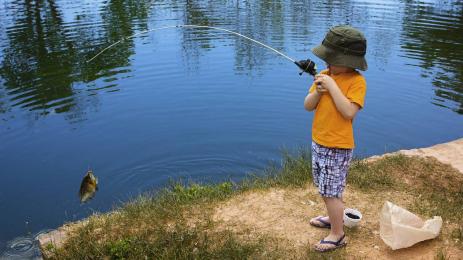 деца риболов училище