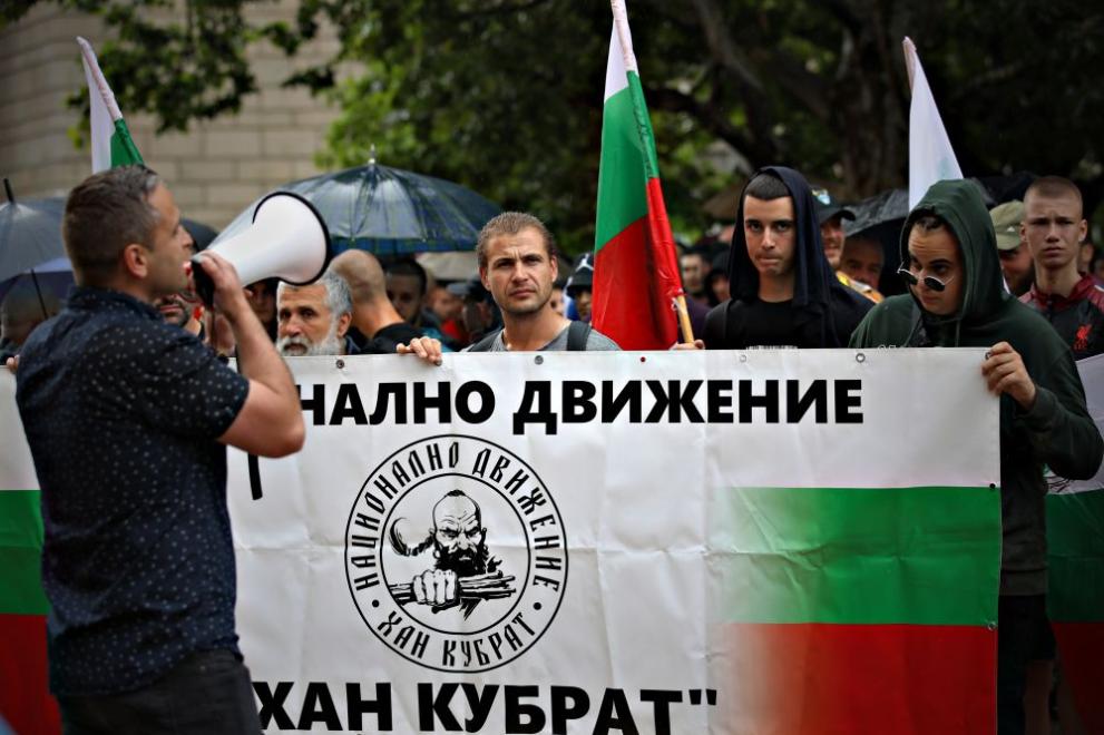 Протест пред президентството на фона на връщането на мандата от