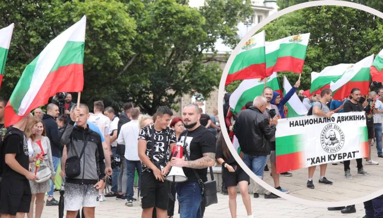 протест хан кубрат - МАНДАТНАТА РУЛЕТКА: Два протеста в центъра на столицата (СНИМКИ)