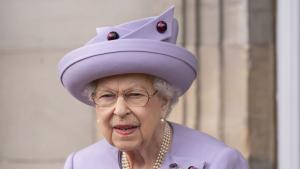 Кралица Елизабет Втора обича да показва емоцията си чрез цветовете