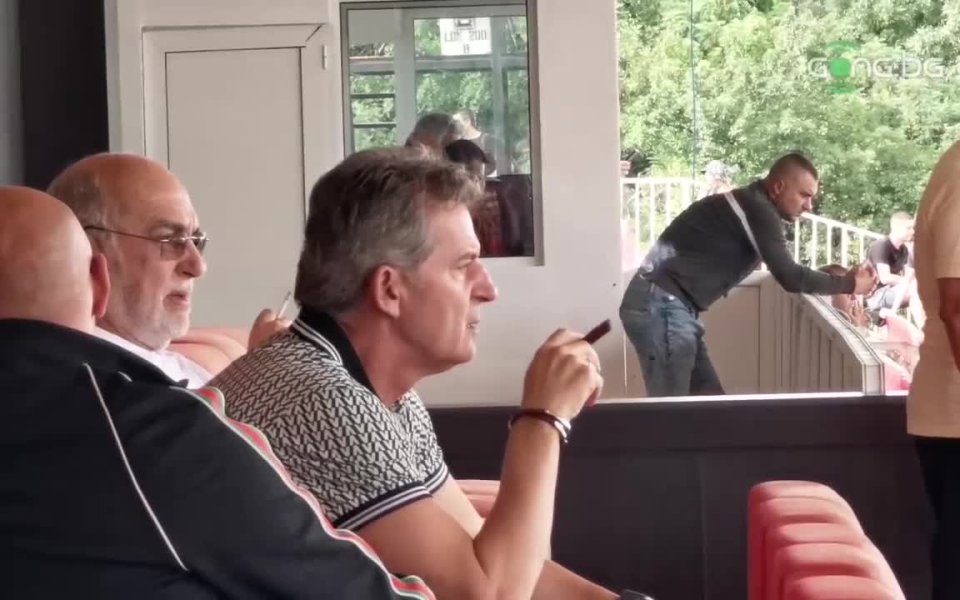 Вицепрезидентът на Българския футболен съюз Емил Костадинов е решил да