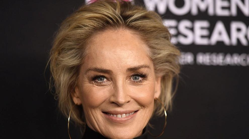 Шарън Стоун показа изваяно тяло по бански