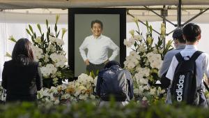 Япония се прощава  във вторник с Шиндзо Абе най дълго управлявалия