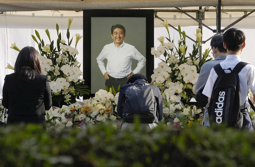 Японското правителство присъди на бившия премиер Шиндзо Абе, който беше