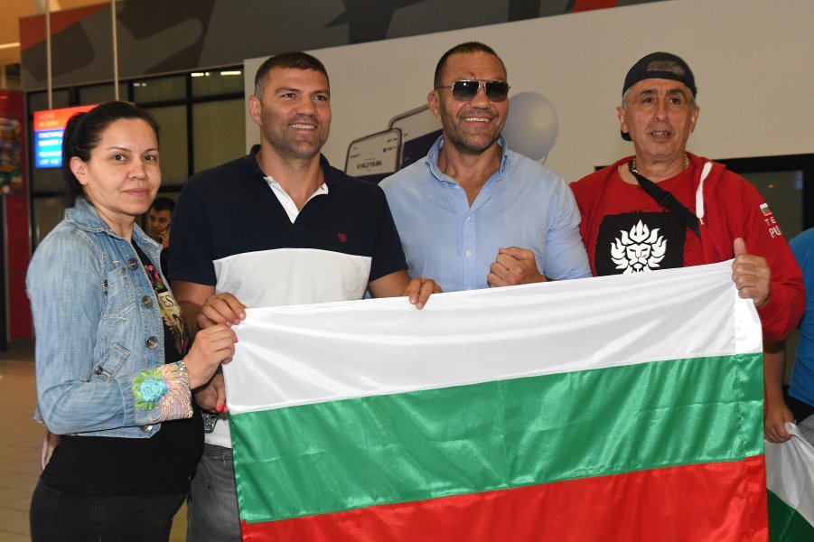 Кубрат Пулев се прибра в България след загубата си от1