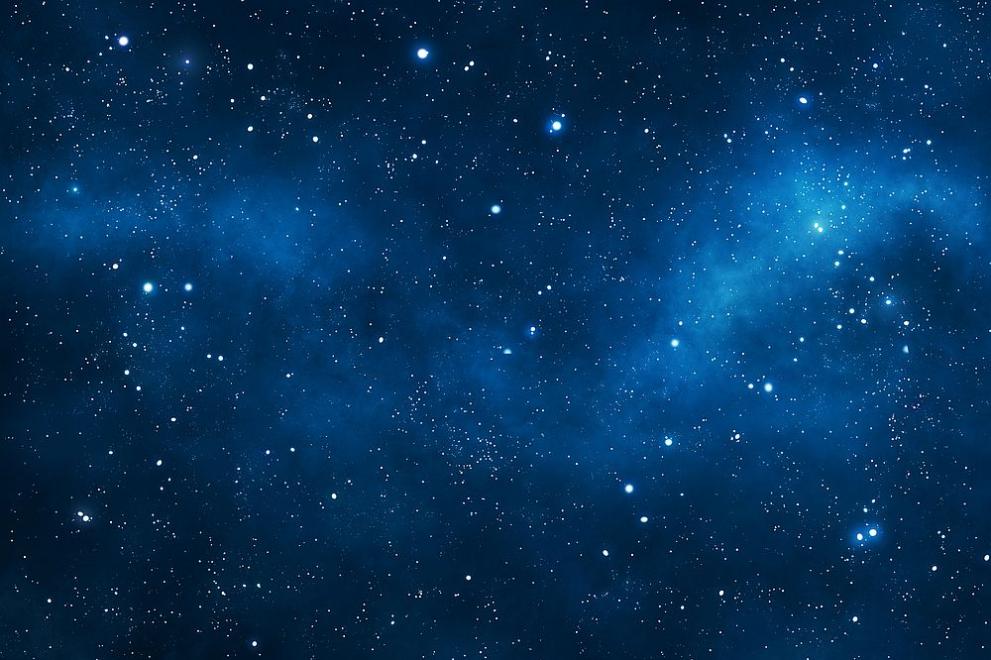 Дебютната цветна снимка на галактически куп, направена от новия космически