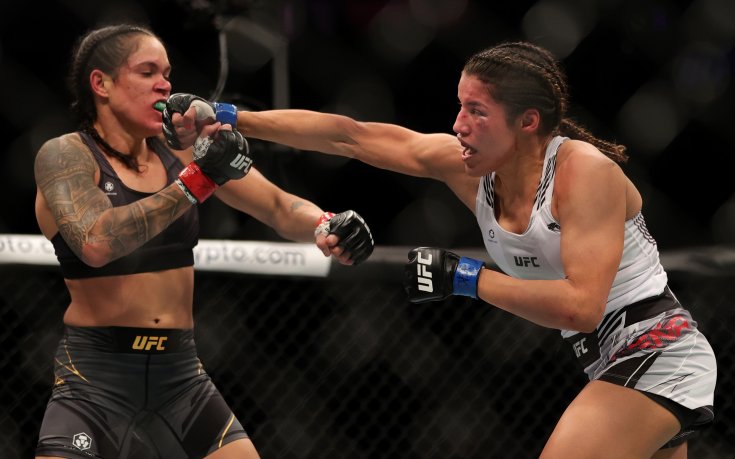 Обявиха програмата за UFC 277