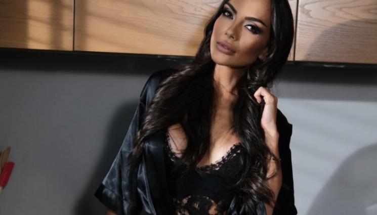 Лияна - УЖАС: Лияна го закъса с тунинга, бюстът й даде фира (СНИМКА)