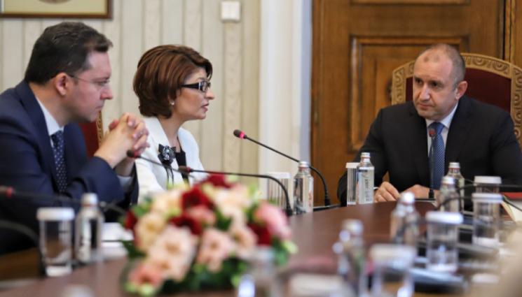 мандат - ПАРЛАМЕНТАРНА РУЛЕТКА: ГЕРБ получиха папката, но веднага я върнаха, не излъчиха кандидат за премиер (ВИДЕО)