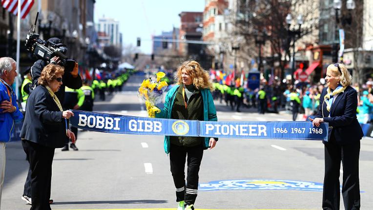 Боби Гиб на Бостънския маратон през 2016 г.