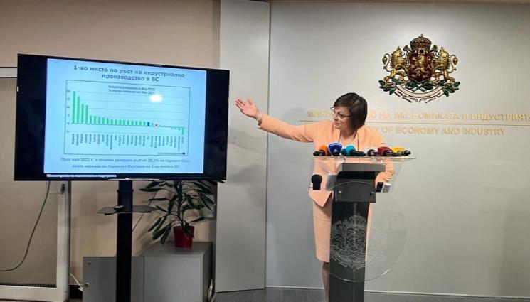 нинова - ОТЛИЧНИЦИ: ОТЛИЧНИЦИ: За първи път България е на първо място в ЕС по индустриално производство, похвали се Корнелия Нинова