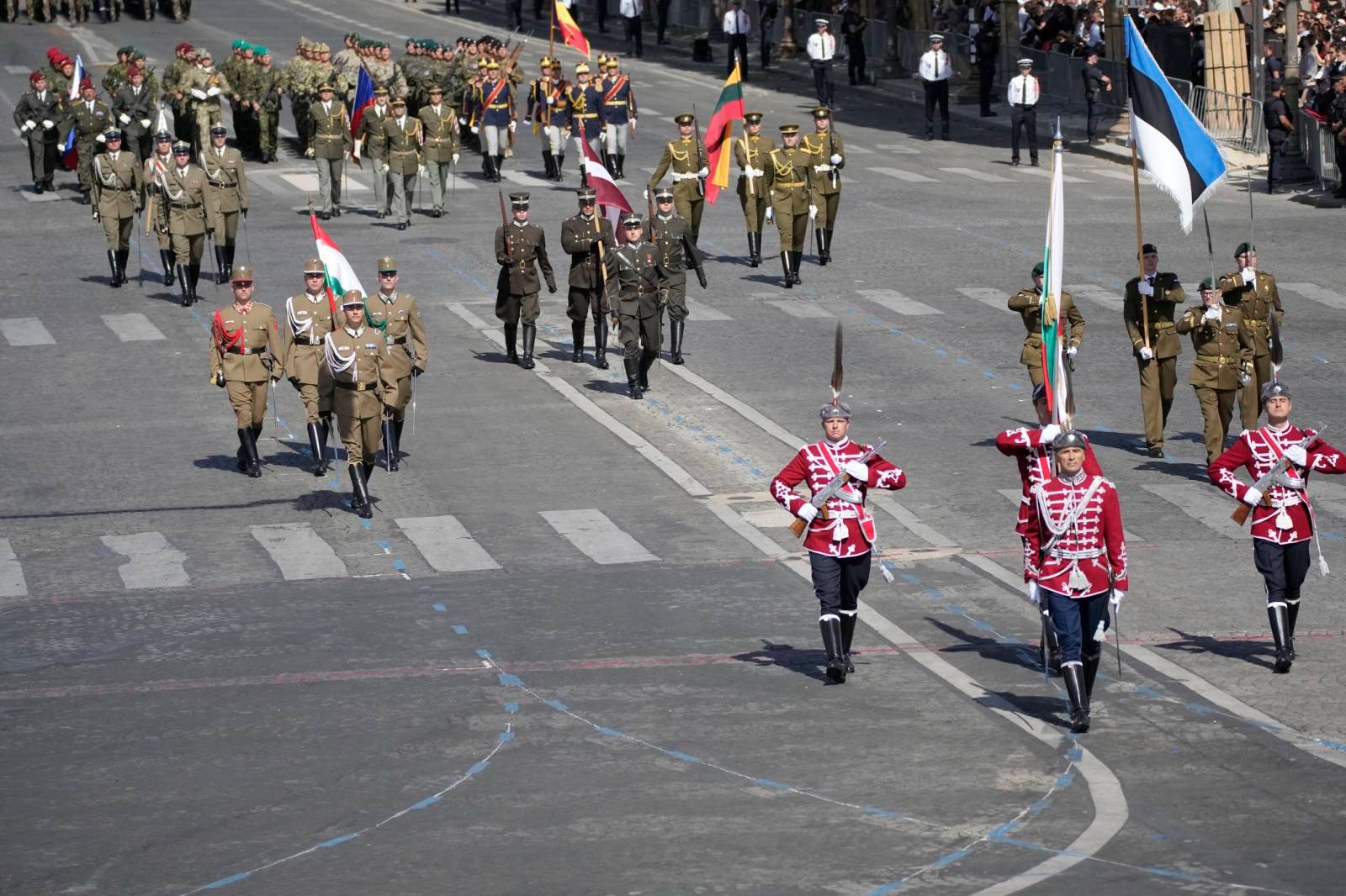 парад франция