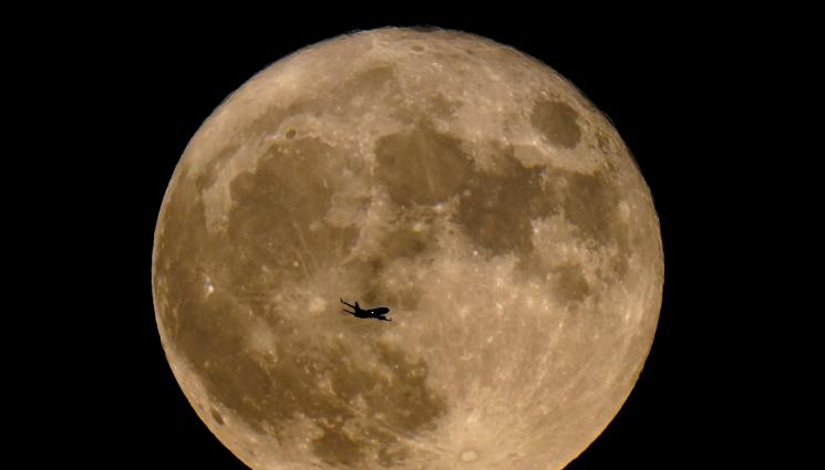 Супер Луна - Шефът на НАСА: Китай може да претендира за територии на Луната